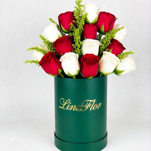 Dulzura y Amor: Canasta con Flores y Tierno Osito - Imagen 2