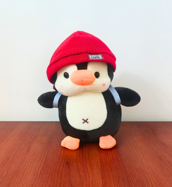 Pingüino gorro rojo