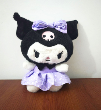 Peluche Kuromi con vestido morado