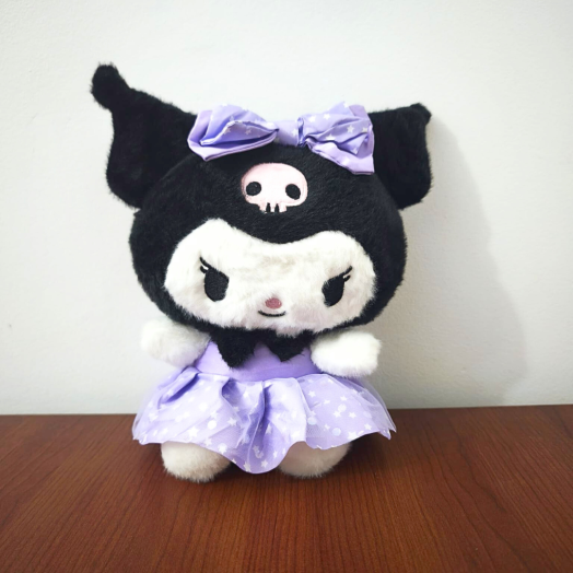 Peluche Kuromi con vestido morado