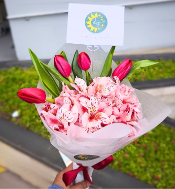 Tulipanes y Encanto Rosado