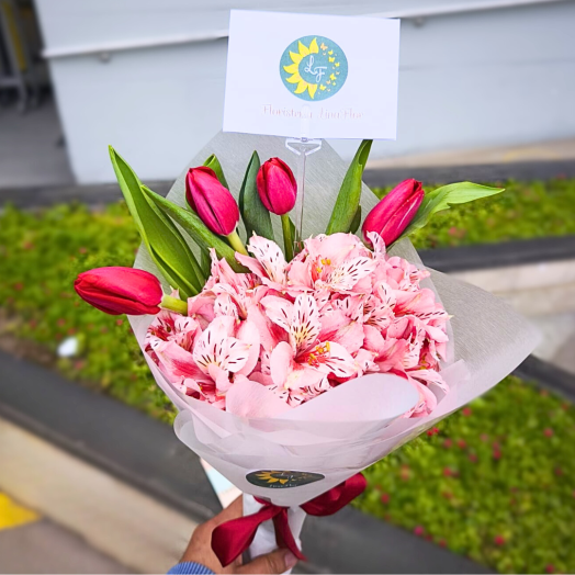 Tulipanes y Encanto Rosado