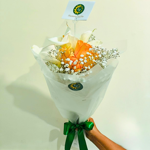 Rosas y Calas Elegantes