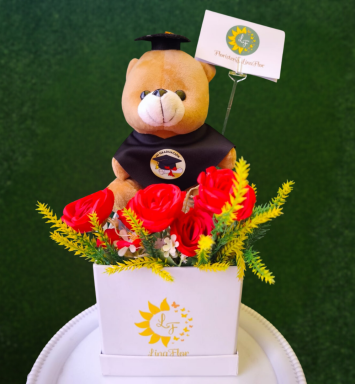 Flores de Éxito con Osito (Graduación)
